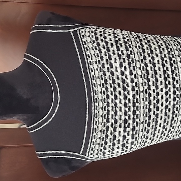 ANN TAYLOR Petites Fit & Flare Sweater Dress in Black & Cream Size XSP - Picture 2 of 6